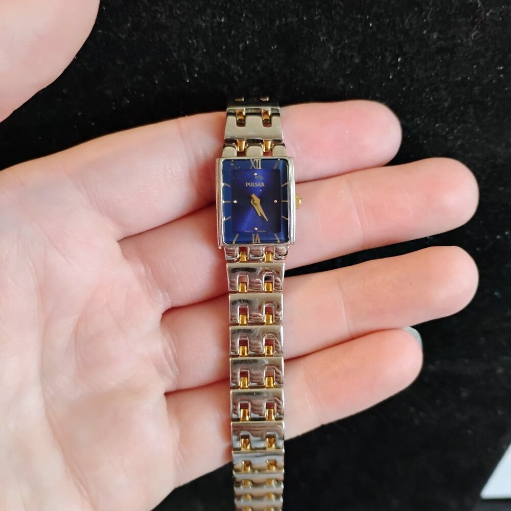 Pulsar women's watch **needs battery**